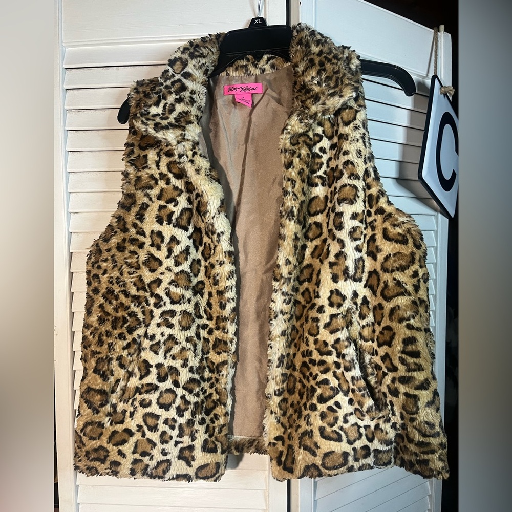 BETSEY JOHNSON Cheetah hook and eye Faux Fur Vest with pockets - Picture 2 of 12
